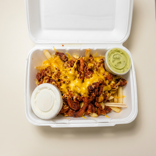 Carne Asada Fries con Queso Sauce